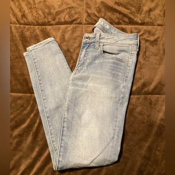 American Eagle, size 6 regular, light blue rinse, cute and comfy jeggings - Picture 6 of 8